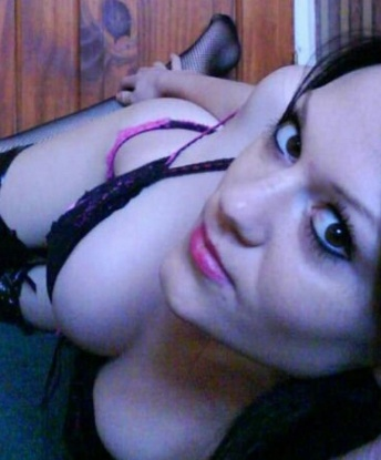 Сочная и страстная красотка приглашает в гости и обещает незабываемый вечер. Откровенные развлечения, жгучая страсть и полное расслабление. 13267, 24 года